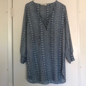 Blue and white long sleeve v-neck lace up dress